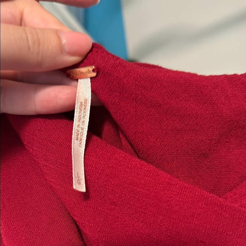 Elegant Red Draped Top free people off shoulder crop​ - Picture 2 of 2